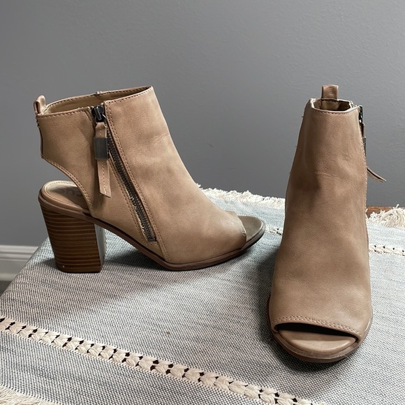 Circus by Sam Edelman Shoes - Sam Edelman Slingback heeled booties in Tan, size 8